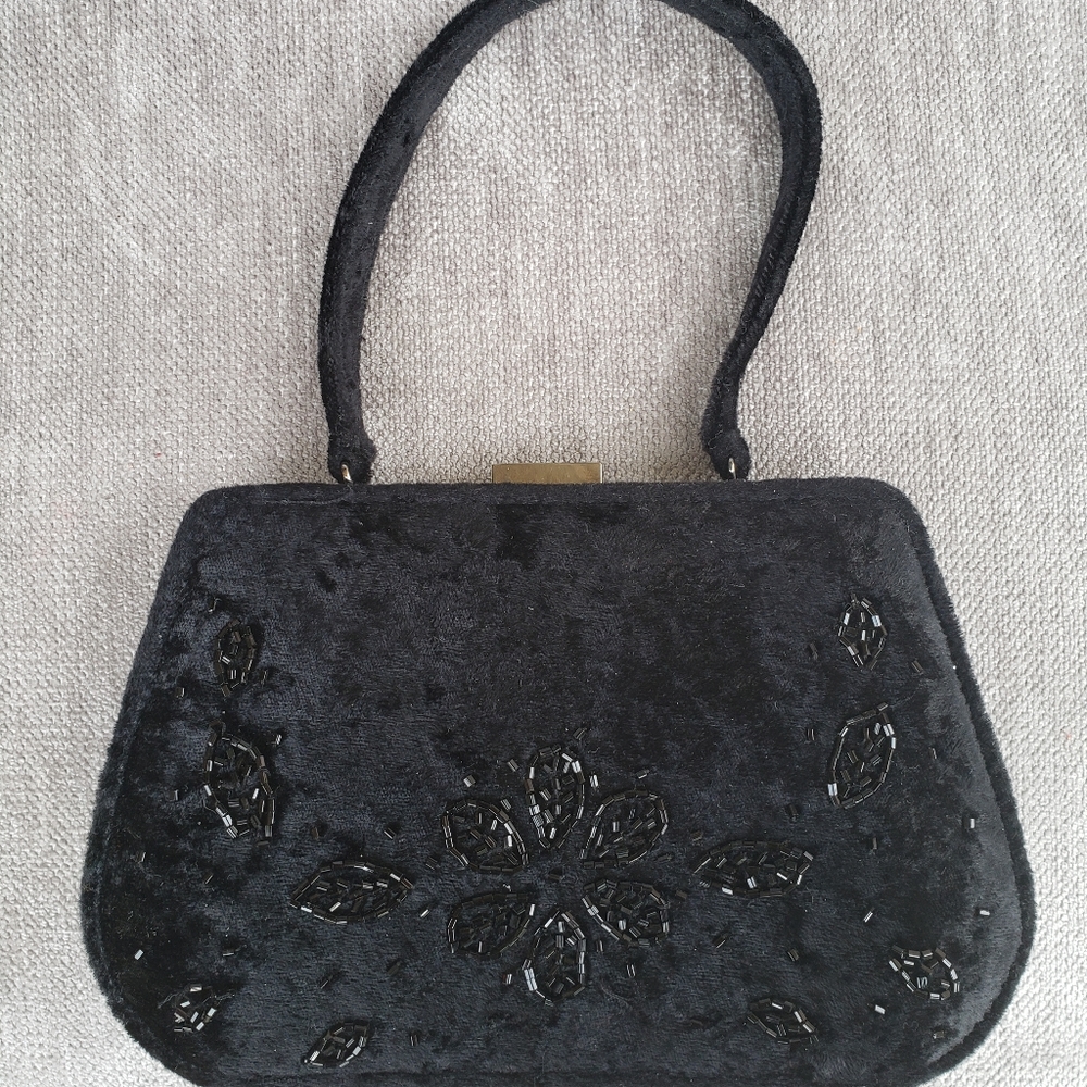 Flower beaded sway Clutch